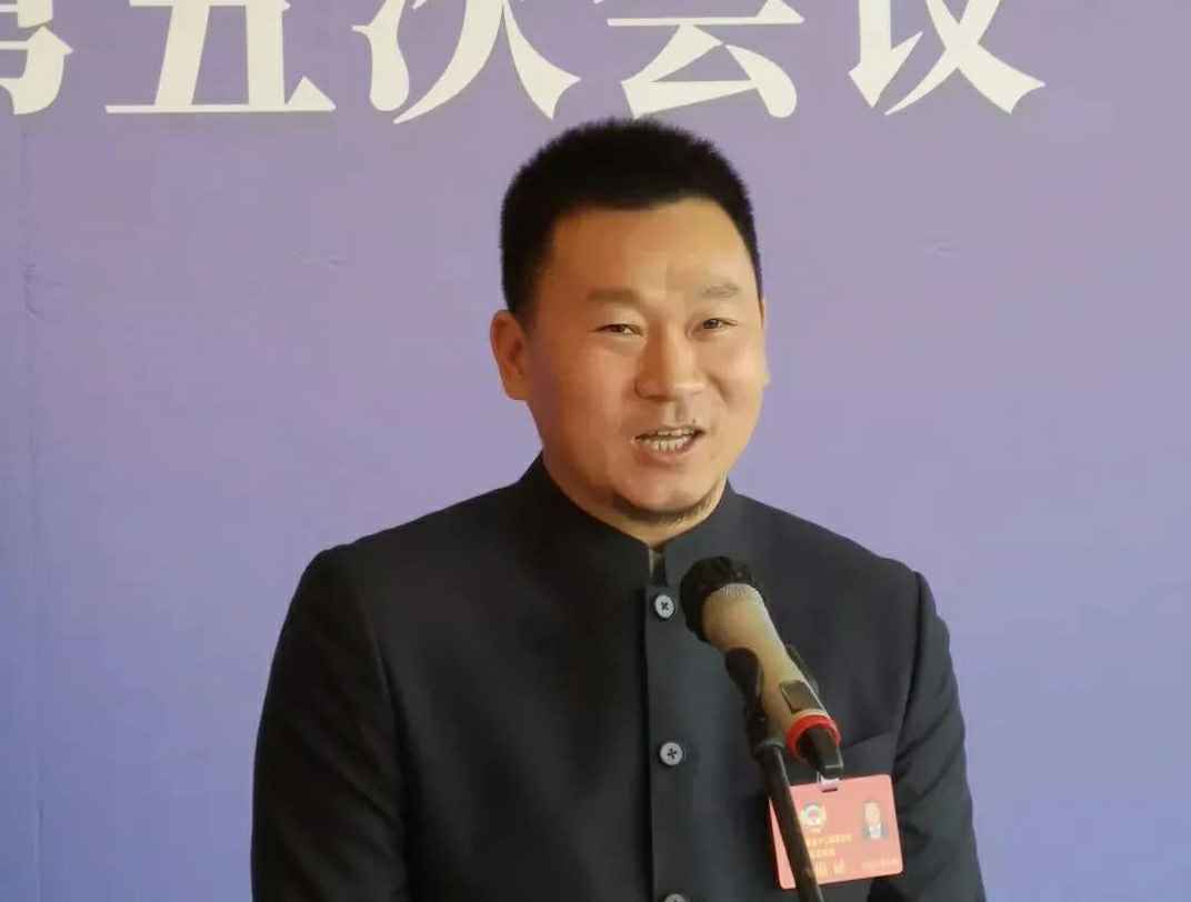 为进一步展示市政协团结、民主、开放、自信的形象，向市民和网友展示政协委员的履职风采，中山市政协十二届五次会议在2月4日上午开幕前开设“委员通道”，市政协委员、PP电子-PP(中国)一站式服务官方网站公司总经理陈朝阳走进“委员通道”，回应社会关切的问题。他就如何做好城市应急管理规划的问题进行发言，并回答记者提问。.jpg